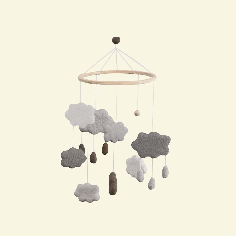 Fabriquer un mobile en relief avec des nuages pour une décoration poétique