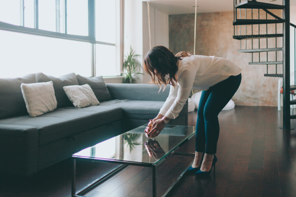 Verre sur mesure pour table basse : comment avoir une découpe parfaite pour un effet design ?