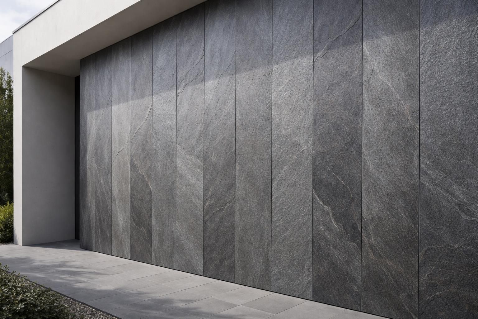 découvrez comment la pose de dalle d'ardoise verticale transforme votre mur extérieur en un espace moderne et minéral, alliant élégance et durabilité.